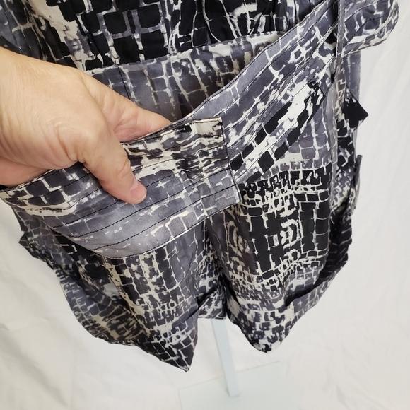 Bebe Snakeskin Romper Shorts with belt size large - Picture 4 of 12